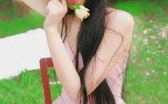 女子带婴儿到网吧打游戏